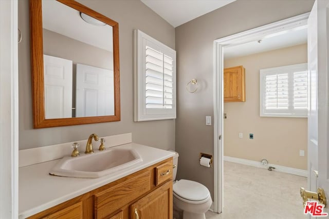 6222 Flores Avenue, Los Angeles, CA 90056 — photo 14 of 36