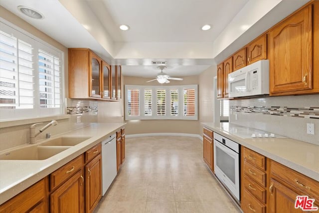 6222 Flores Avenue, Los Angeles, CA 90056 — photo 6 of 36