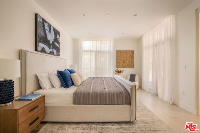 425 N Palm Drive 402, Beverly Hills, CA 90210 — photo 24 of 37
