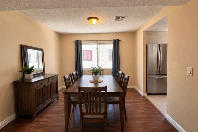 15554 Parthenia Street 8, Los Angeles, CA 91343 — photo 10 of 36