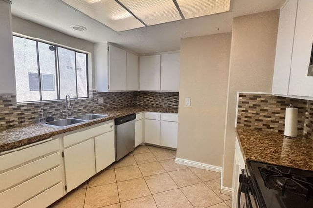 15554 Parthenia Street 8, Los Angeles, CA 91343 — photo 13 of 36