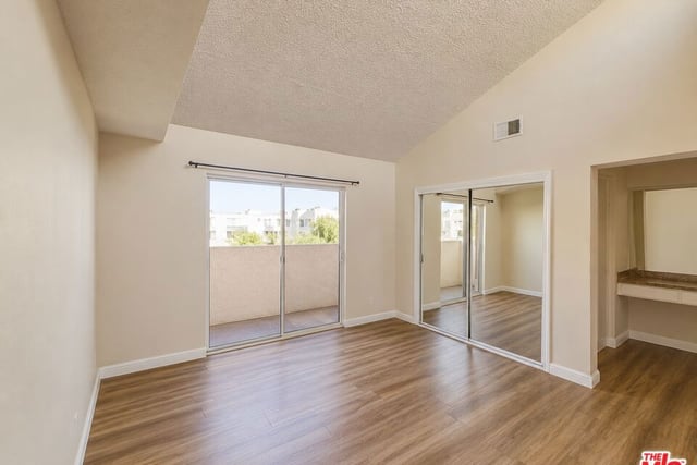 15554 Parthenia Street 8, Los Angeles, CA 91343 — photo 16 of 36