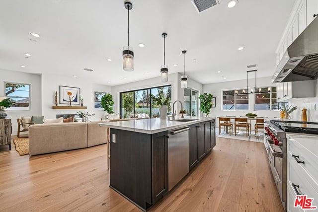 1531 Glencoe Avenue, Venice, CA 90291 — photo 10 of 33