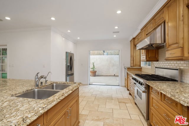 1035 Westholme Avenue, Los Angeles, CA 90024 — photo 15 of 53