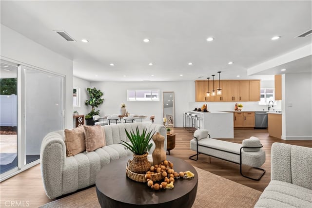 6916 Bianca, Lake Balboa, CA 91406 — photo 17 of 44