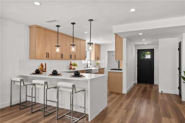 6916 Bianca, Lake Balboa, CA 91406 — photo 5 of 44
