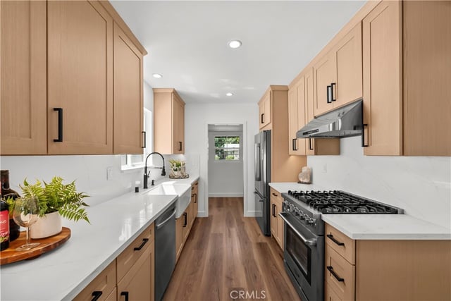 6916 Bianca, Lake Balboa, CA 91406 — photo 9 of 44