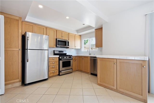 5664 Etiwanda, Tarzana, CA 91356 — photo 13 of 37