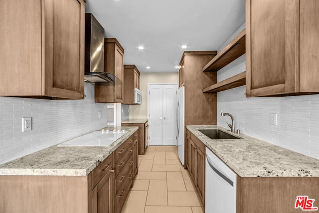 1250 N Kings Road 506, West Hollywood, CA 90069 — photo 15 of 29