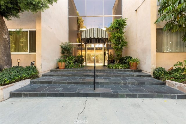 5411 Tyrone Avenue 203, Sherman Oaks, CA 91401 — photo 41 of 49