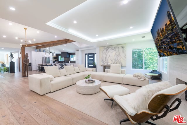 15710 Hartsook Street, Encino, CA 91436 — photo 4 of 33