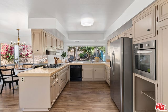 2537 Cordelia Road, Los Angeles, CA 90049 — photo 14 of 35