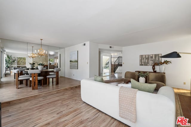 2537 Cordelia Road, Los Angeles, CA 90049 — photo 9 of 35
