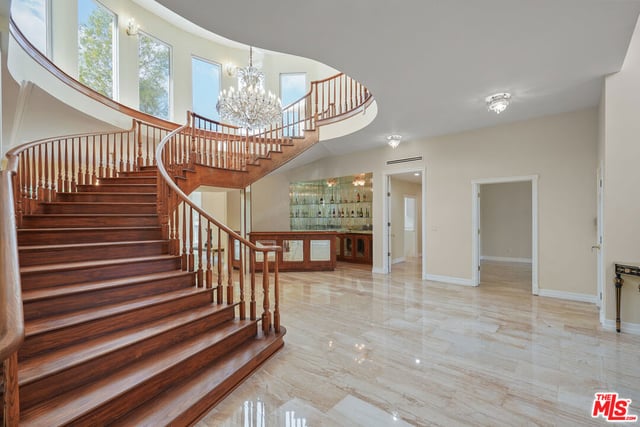 5545 Aura Avenue, Tarzana, CA 91356 — photo 4 of 42