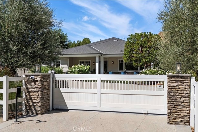 26185 Ravenhill Road, Canyon Country, CA 91387 — photo 8 of 47
