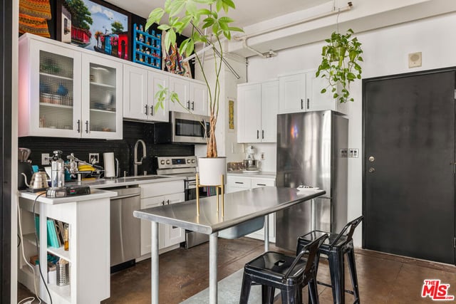 215 W 7th Street 407, Los Angeles, CA 90014 — photo 17 of 36