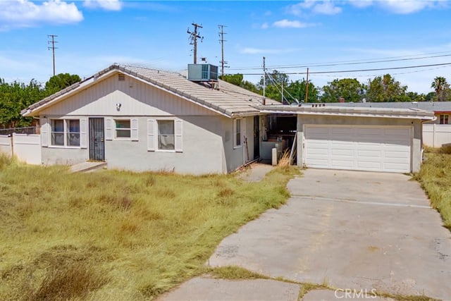1047 E Lingard Street, Lancaster, CA 93535 — photo 2 of 8