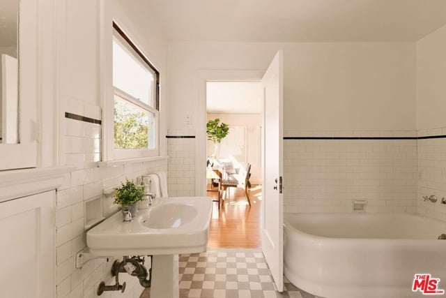 441 S Muirfield Road, Los Angeles, CA 90020 — photo 22 of 32