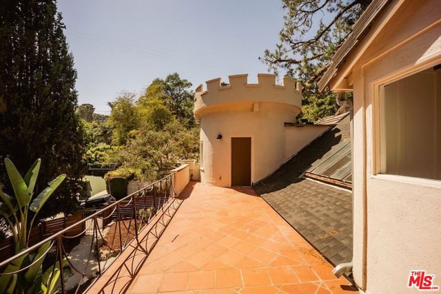 8337 Lookout Mountain Avenue, Los Angeles, CA 90046 — photo 27 of 39