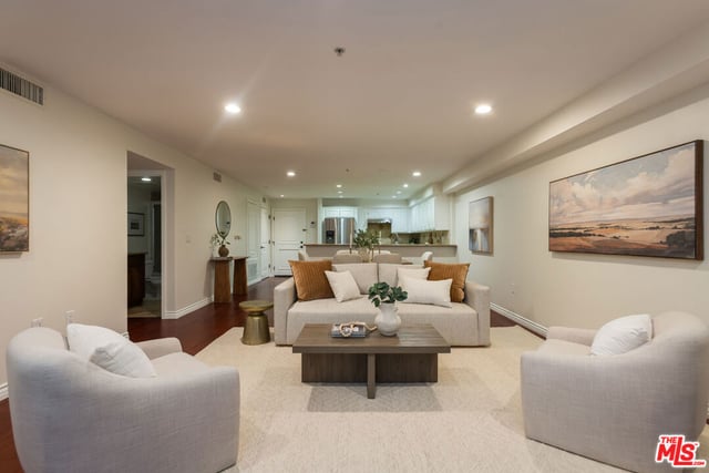 4733 Elmwood Avenue 102, Los Angeles, CA 90004 — photo 11 of 31