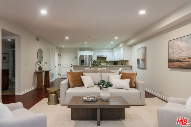 4733 Elmwood Avenue 102, Los Angeles, CA 90004 — photo 2 of 31