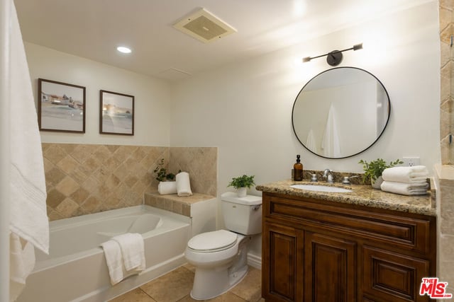 4733 Elmwood Avenue 102, Los Angeles, CA 90004 — photo 24 of 31