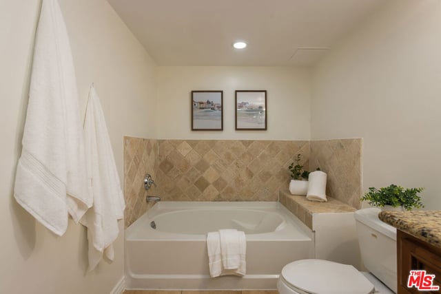 4733 Elmwood Avenue 102, Los Angeles, CA 90004 — photo 25 of 31