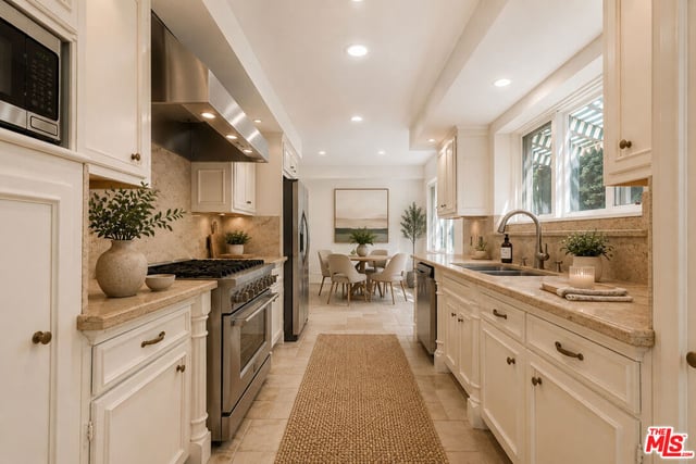 2559 Hutton Drive, Los Angeles, CA 90210 — photo 12 of 32