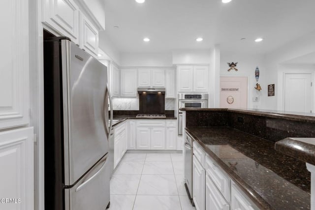 4336 Tradewinds Drive, Oxnard, CA 93035 — photo 10 of 34