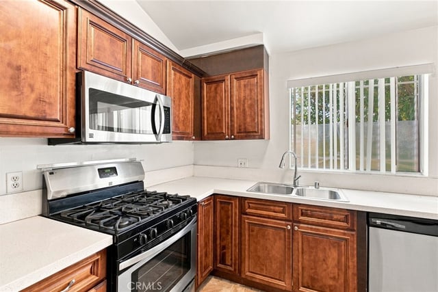 18631 Collins 30, Los Angeles, CA 91356 — photo 13 of 29