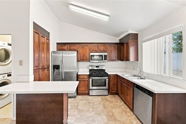 18631 Collins 30, Los Angeles, CA 91356 — photo 14 of 29