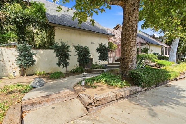 18631 Collins 30, Los Angeles, CA 91356 — photo 2 of 29