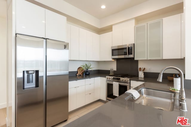 105 S Mariposa Avenue 502, Los Angeles, CA 90004 — photo 10 of 47
