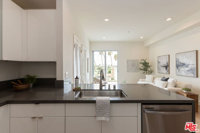 105 S Mariposa Avenue 502, Los Angeles, CA 90004 — photo 15 of 47