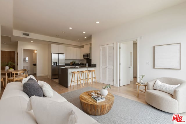 105 S Mariposa Avenue 502, Los Angeles, CA 90004 — photo 19 of 47