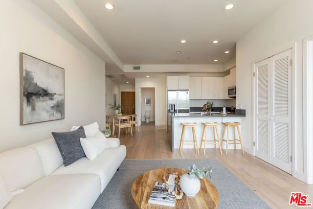 105 S Mariposa Avenue 502, Los Angeles, CA 90004 — photo 20 of 47