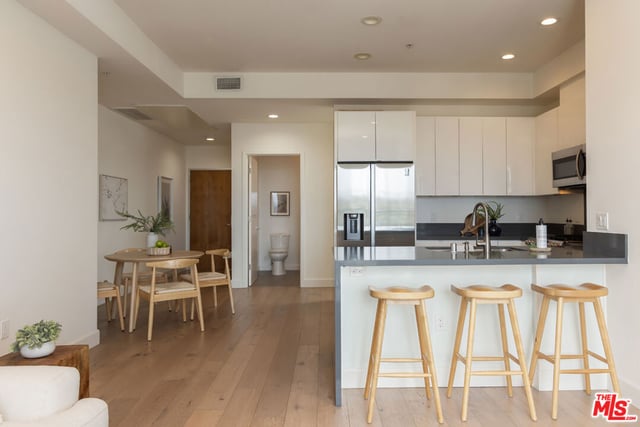 105 S Mariposa Avenue 502, Los Angeles, CA 90004 — photo 22 of 47