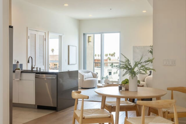 105 S Mariposa Avenue 502, Los Angeles, CA 90004 — photo 5 of 47
