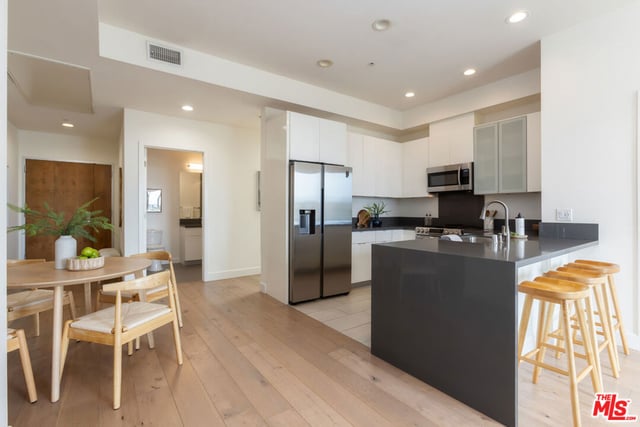 105 S Mariposa Avenue 502, Los Angeles, CA 90004 — photo 7 of 47