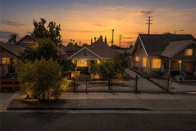 1302 E 48th Place, Los Angeles, CA 90011 — photo 4 of 31