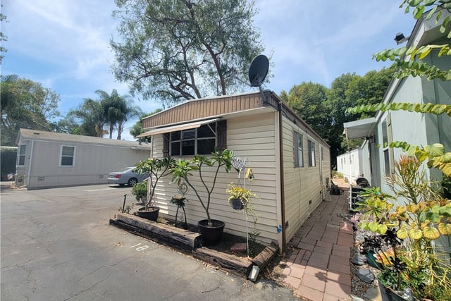 300 E Arbor St 18, Long Beach, CA 90805 — photo 2 of 12