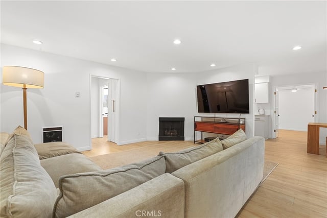 1228 14th Street 103, Santa Monica, CA 90404 — photo 3 of 30