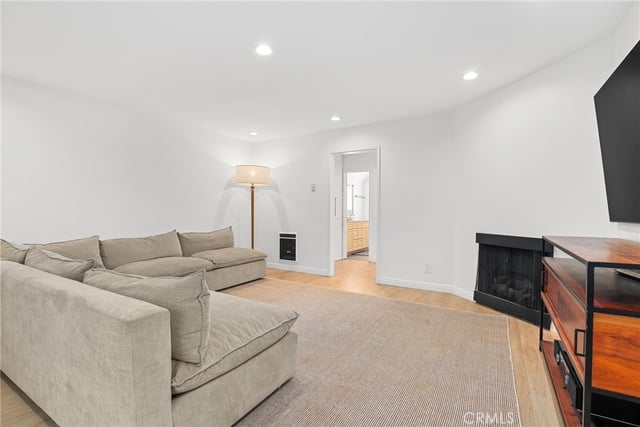 1228 14th Street 103, Santa Monica, CA 90404 — photo 4 of 30