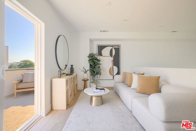 11218 W Victory Boulevard 4, Los Angeles, CA 91606 — photo 11 of 22