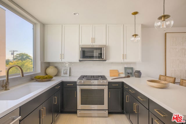 11218 W Victory Boulevard 4, Los Angeles, CA 91606 — photo 15 of 22