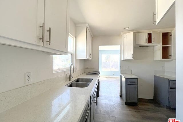433 W 94th Street, Los Angeles, CA 90003 — photo 10 of 37