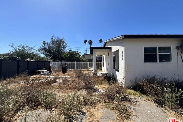 433 W 94th Street, Los Angeles, CA 90003 — photo 4 of 37