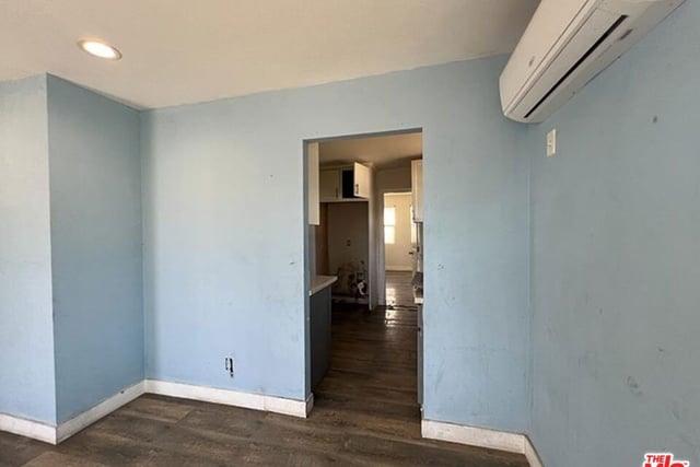 433 W 94th Street, Los Angeles, CA 90003 — photo 7 of 37