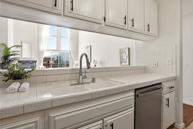 11044 Acama Street 302, Studio City, CA 91602 — photo 11 of 49