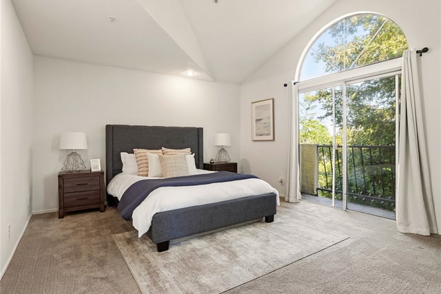 11044 Acama Street 302, Studio City, CA 91602 — photo 23 of 49